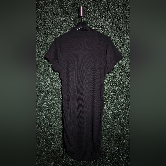 Dresses & Skirts - Elegant Black Midi Dress